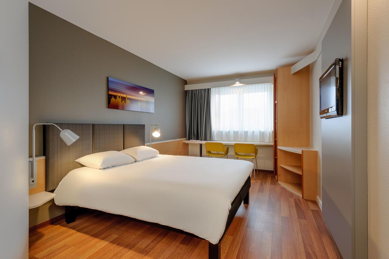 Ibis Hotel 2*